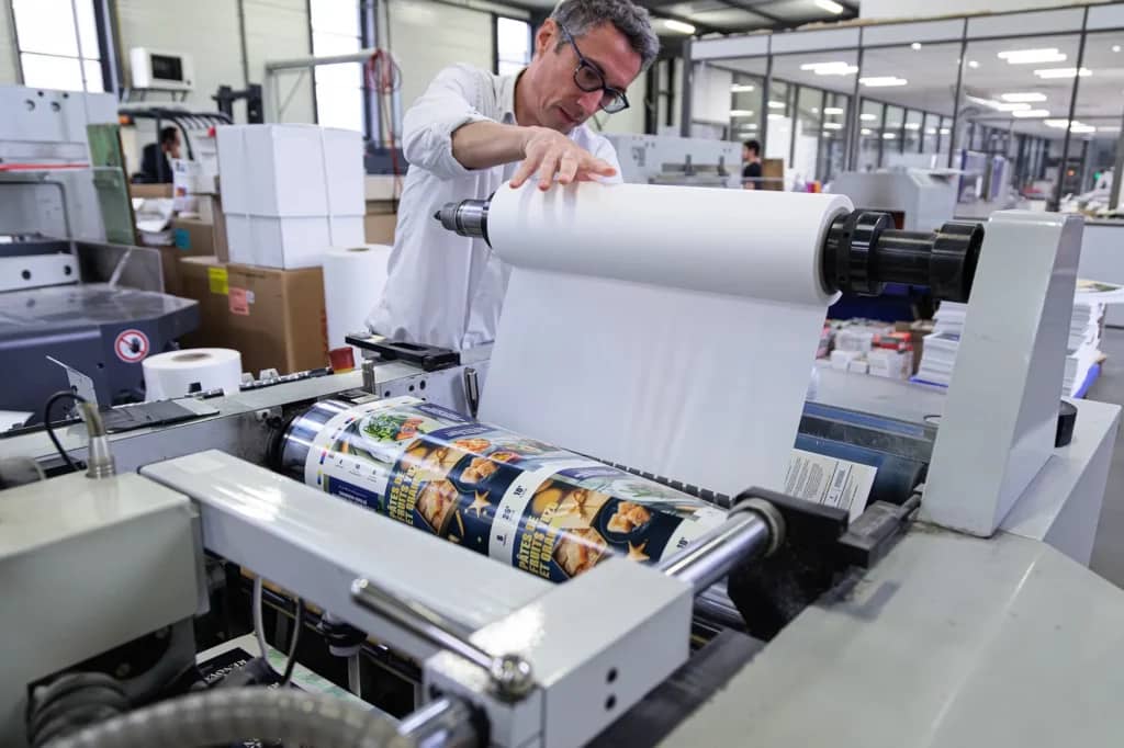 Artisan imprimeur en atelier